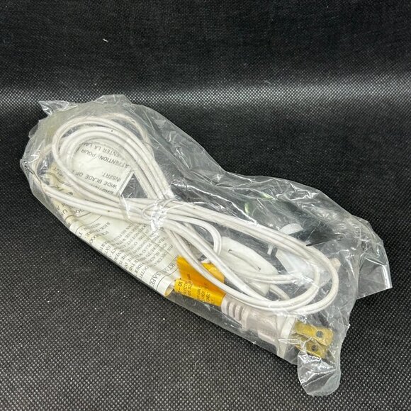 Precious Moments Sugartown School nightlight Special Canadian Edition - Picture 7 of 9